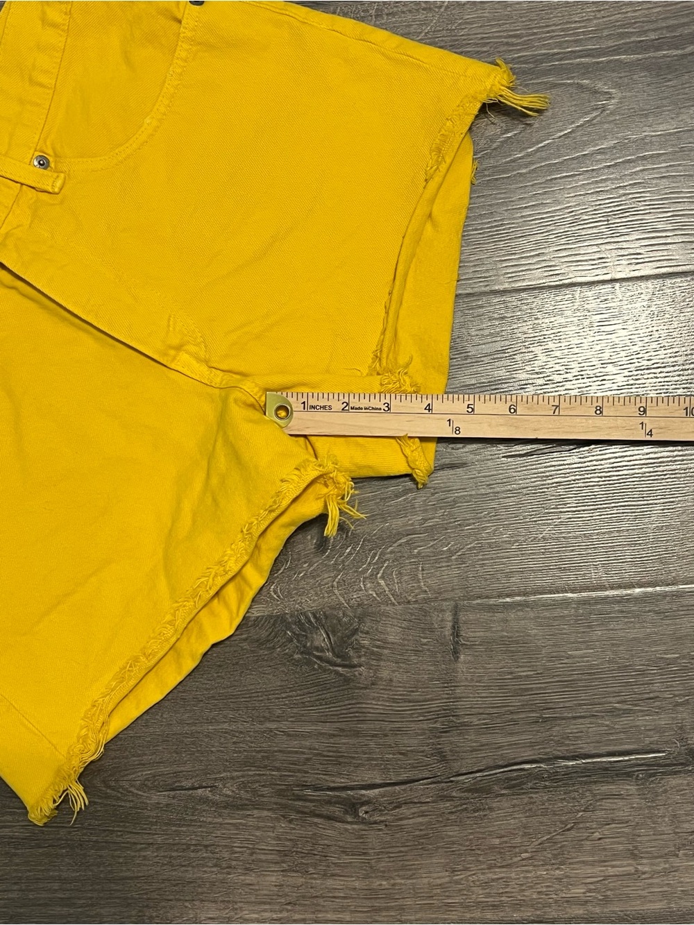 Polo Ralph Lauren Womens Size 26 The Crosby Relaxed Denim Cut Off Yellow Shorts - Picture 7 of 12